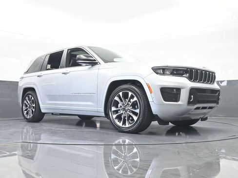 Used 2024 Jeep Grand Cherokee Overland w/ Luxury Tech Group IV image 70