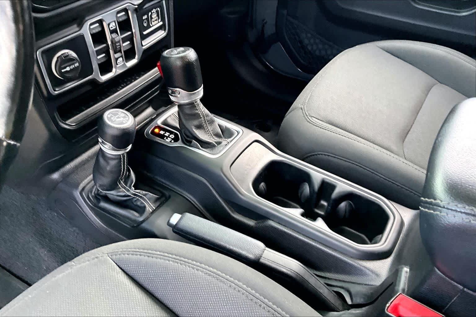 Used 2020 Jeep Wrangler Unlimited Sahara AWD/4WD image 17