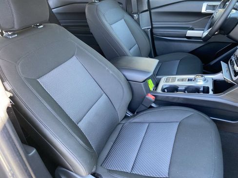 Used 2024 Ford Explorer XLT RWD image 40
