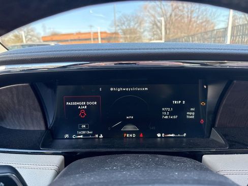 Used 2019 Lincoln Navigator L Reserve image 17