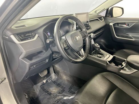 Used 2021 Toyota RAV4 XLE Premium AWD/4WD image 9