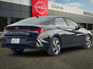 Used 2025 Hyundai Elantra Limited video 3