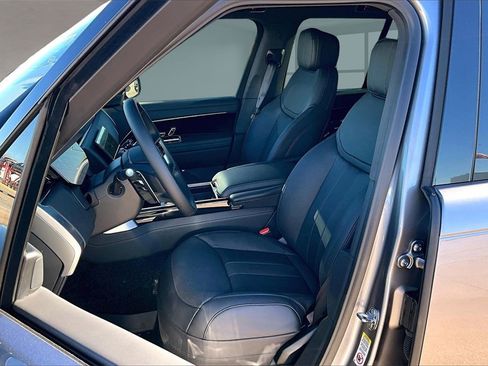 New 2026 Land Rover Range Rover SE image 9