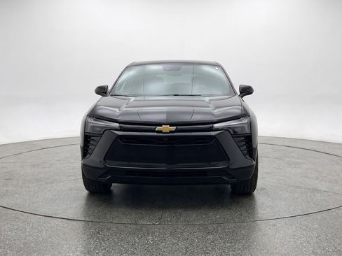 Used 2025 Chevrolet Blazer LT FWD image 2