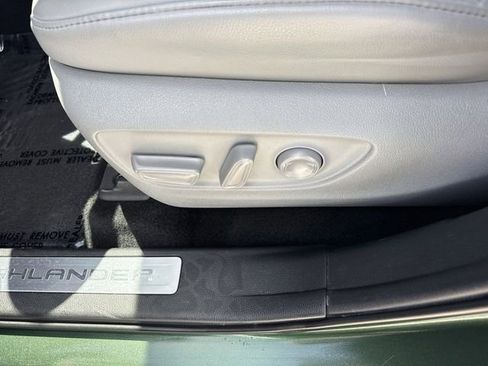 Used 2023 Toyota Highlander Limited image 12