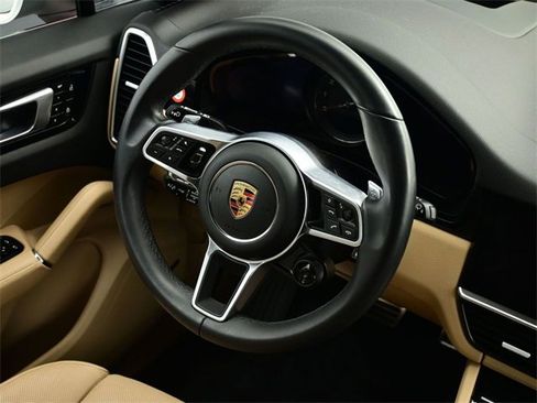Used 2023 Porsche Cayenne S Platinum w/ Assistance Package image 8