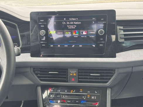 Used 2025 Volkswagen Jetta SE image 18