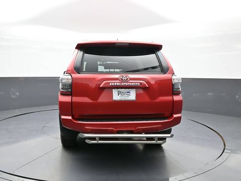 Used 2016 Toyota 4Runner SR5 AWD/4WD image 7