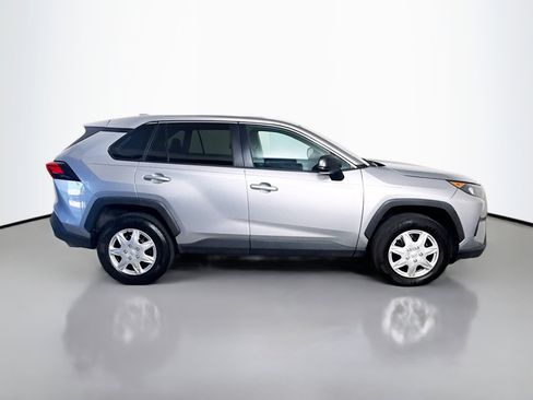 Used 2022 Toyota RAV4 LE FWD image 11