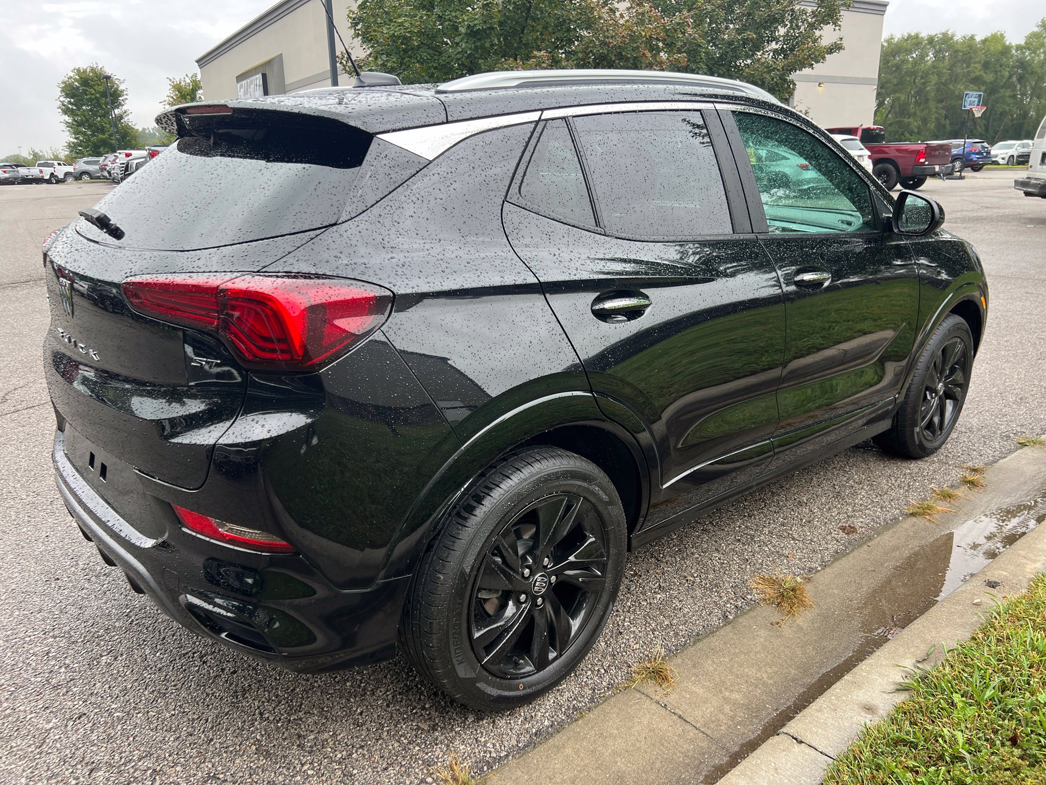 Used 2024 Buick Encore GX Sport Touring FWD image 5