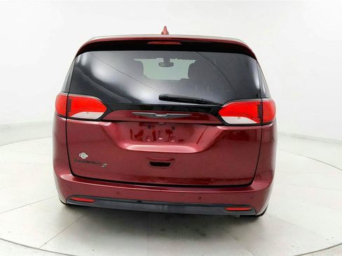 Used 2018 Chrysler Pacifica Touring Plus w/ S Appearance Package FWD image 4