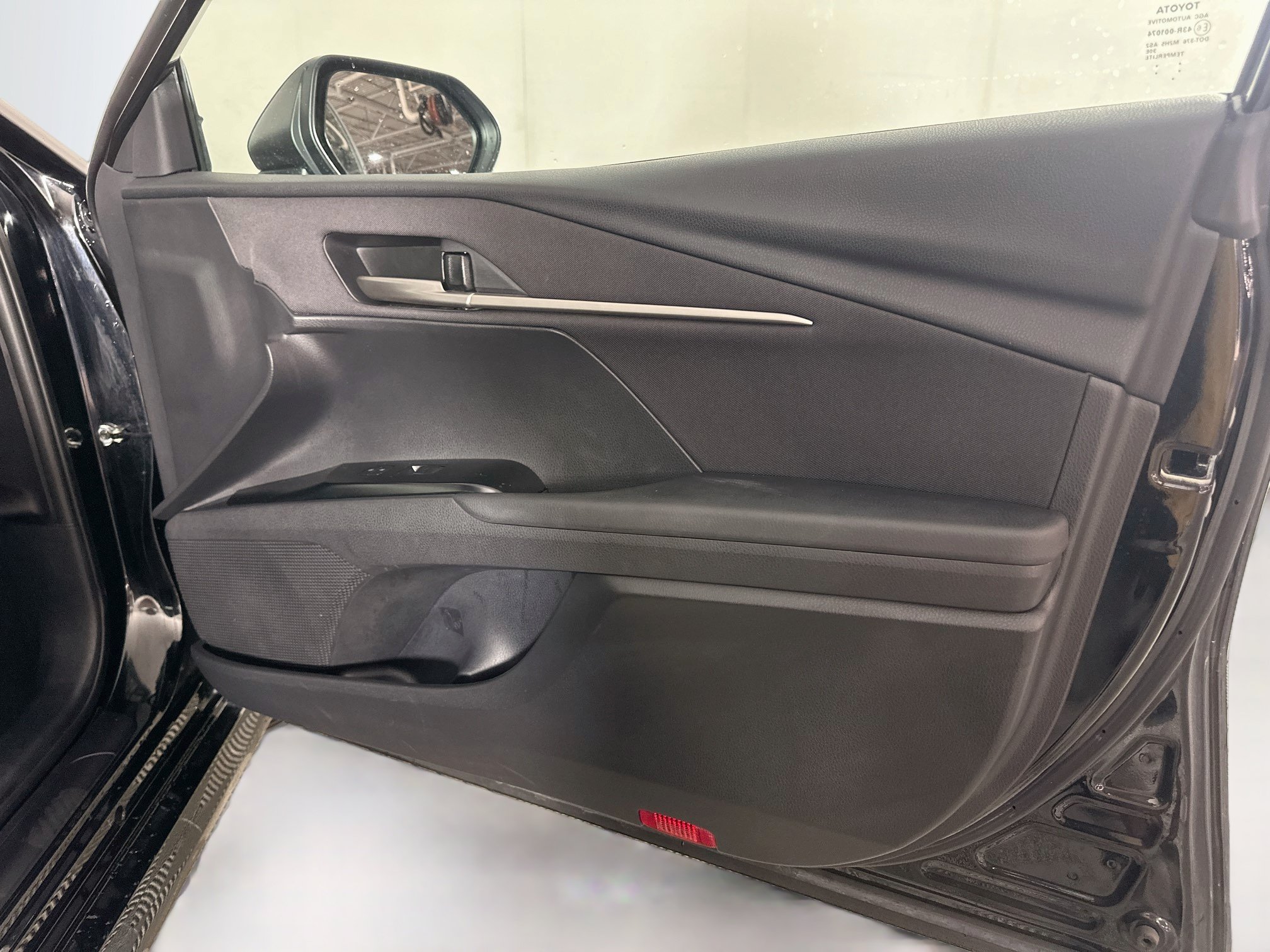 Used 2025 Toyota Camry LE FWD image 32