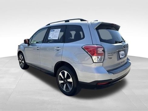 Used 2017 Subaru Forester 2.5i Premium w/ All-Weather Package AWD/4WD image 5