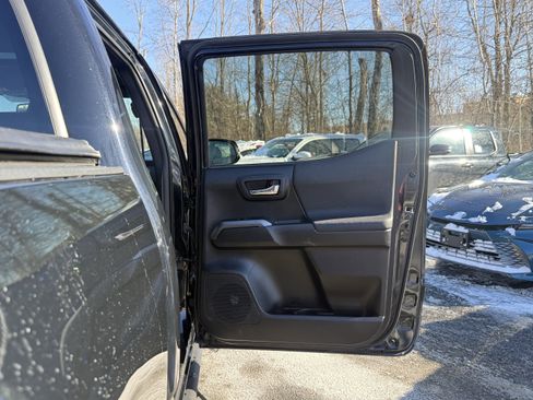 Used 2021 Toyota Tacoma TRD Off-Road w/ TRD Premium Off Road Package image 33