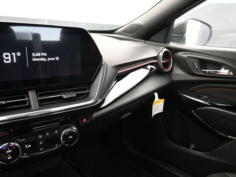 Used 2025 Chevrolet Trax RS w/ Driver Confidence Package FWD image 22