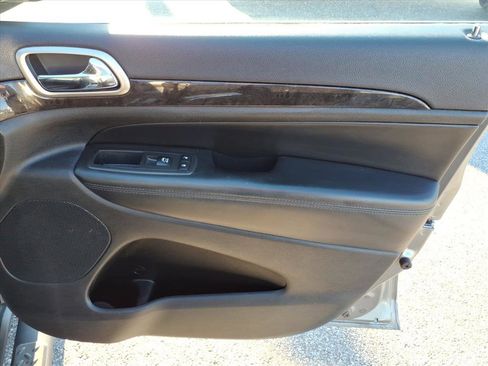 Used 2013 Jeep Grand Cherokee Laredo image 16