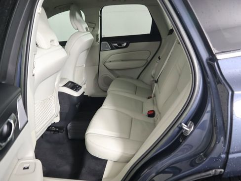Used 2023 Volvo XC60 B5 Ultimate image 20