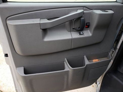 Used 2016 Chevrolet Express 2500 RWD image 11