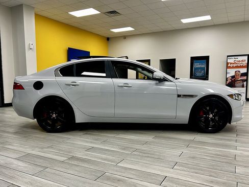Used 2018 Jaguar XE Prestige image 5