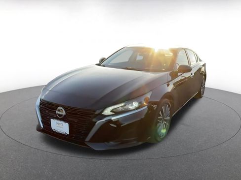 Used 2025 Nissan Altima 2.5 SV image 7