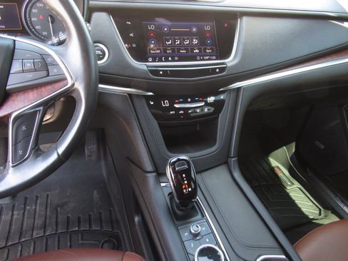 Used 2023 Cadillac XT5 Premium Luxury w/ Technology Package FWD image 17