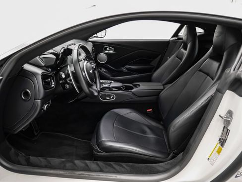Used 2022 Aston Martin V8 Vantage Coupe RWD image 41