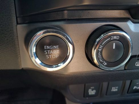 Used 2020 Toyota Tacoma TRD Off-Road w/ Technology Package AWD/4WD image 22
