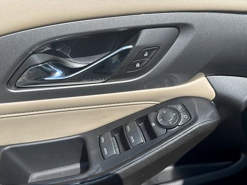 Used 2023 Chevrolet Traverse LS w/ Safety Package FWD image 9