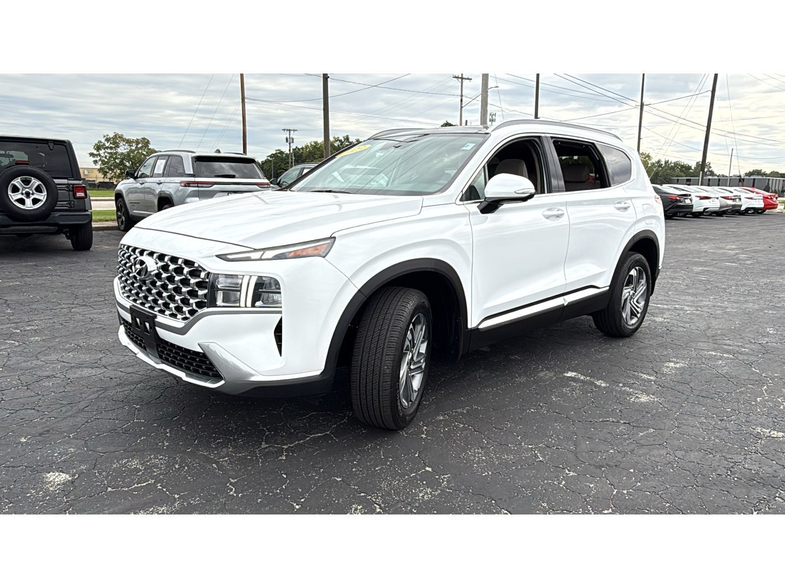 Used 2023 Hyundai Santa Fe SEL w/ Premium Package AWD/4WD image 3