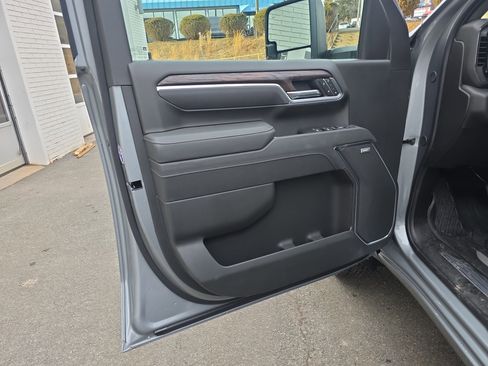 New 2026 GMC Sierra 3500 SLT w/ SLT Convenience Package image 16