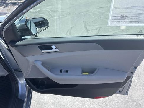 Used 2016 Hyundai Sonata SE w/ Winter Weather Package FWD image 39