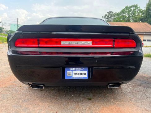 Used 2014 Dodge Challenger SXT RWD image 2