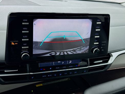 Used 2022 Toyota Sienna XLE w/ XLE Plus Package image 10