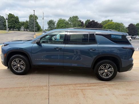 Certified 2025 Chevrolet Traverse LT FWD image 6