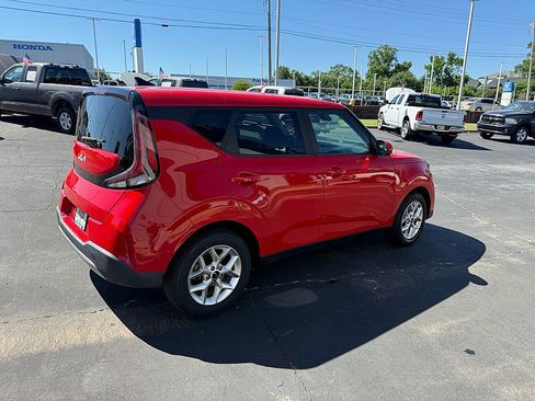 Used 2024 Kia Soul LX w/ Option Group 015 FWD image 4
