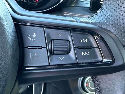 Used 2025 Alfa Romeo Tonale image 22