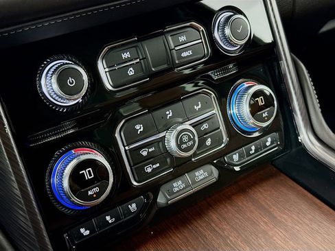 Used 2024 GMC Yukon Denali Ultimate AWD/4WD image 16
