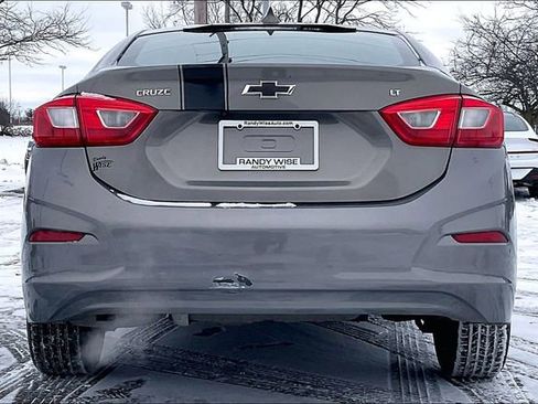 Used 2017 Chevrolet Cruze LT image 4