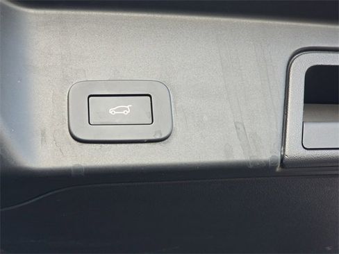 Used 2025 Land Rover Range Rover Evoque Dynamic SE image 13