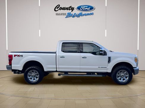 Used 2017 Ford F250 Lariat w/ Chrome Package image 8