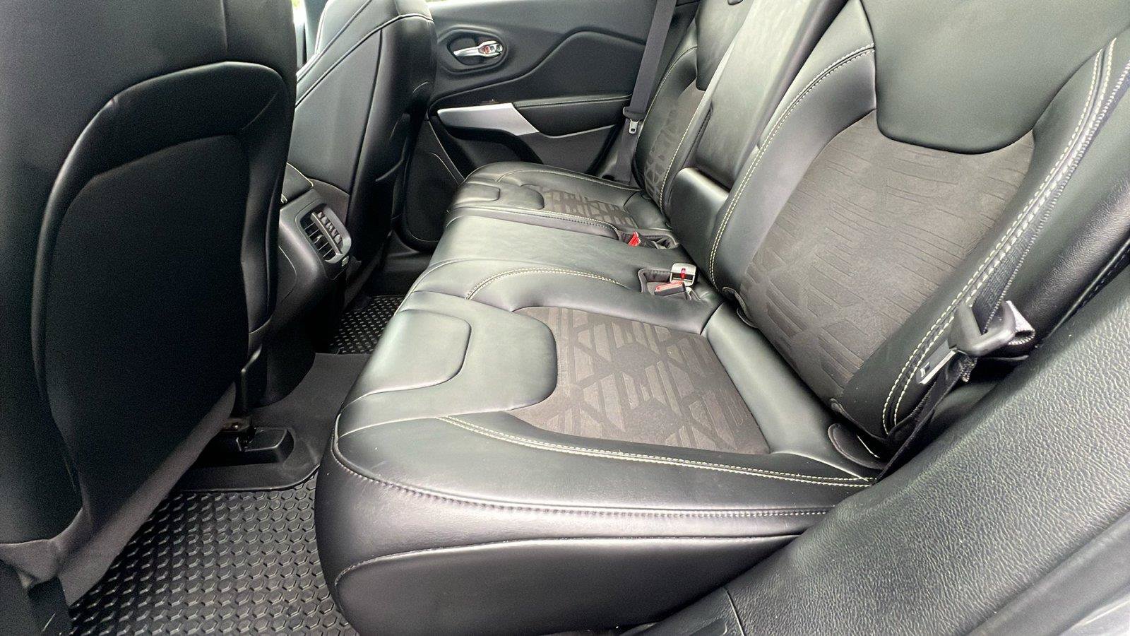 Used 2022 Jeep Cherokee Latitude w/ Sun & Sound Group AWD/4WD image 18