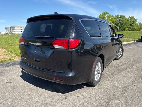 Used 2022 Chrysler Voyager LX FWD image 10