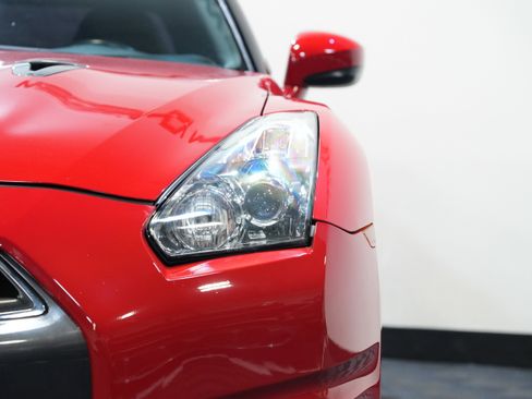Used 2013 Nissan GT-R Premium image 10
