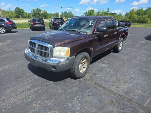 Used 2005 Dodge Dakota SLT w/ Trailer Tow Group AWD/4WD image 2