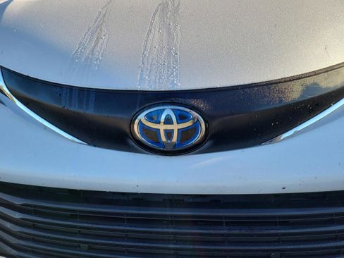 Used 2025 Toyota Sienna XLE image 12