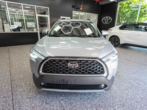 Used 2024 Toyota Corolla Cross XLE FWD image 6