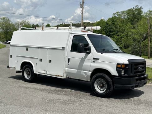 Used 2011 Ford E-350 and Econoline 350 Super Duty w/ Class I Trailer Tow Pkg RWD image 1