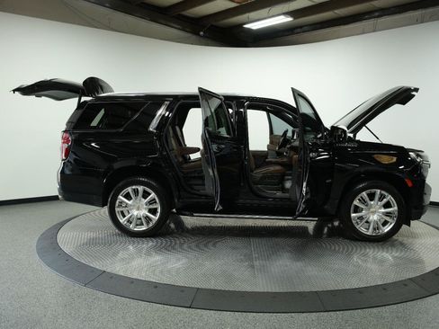 Used 2023 Chevrolet Tahoe High Country AWD/4WD image 10