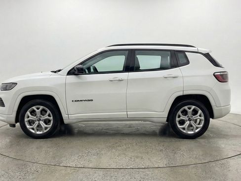 Used 2025 Jeep Compass Latitude AWD/4WD image 4
