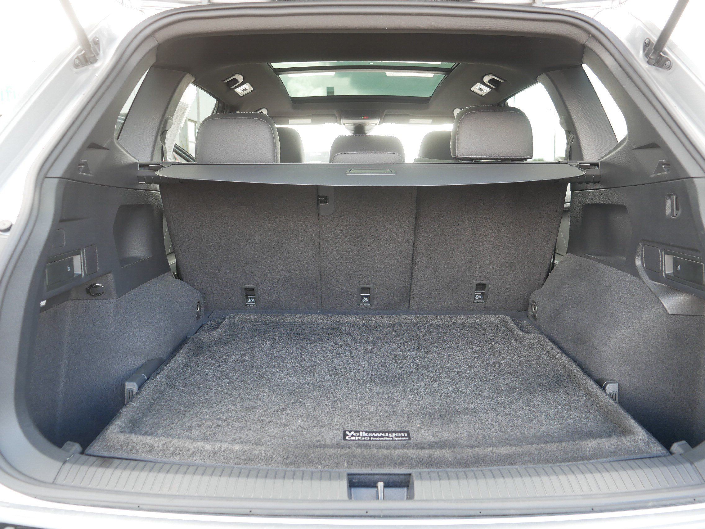 Used 2023 Volkswagen Tiguan SE R-Line AWD/4WD image 18
